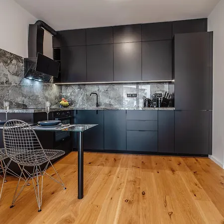 Zwirn Centre Apt,free Parking Business&pleasure Apartment