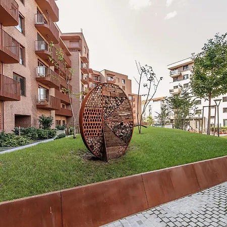 Zwirn Centre Apt,free Parking Business&pleasure Apartment
