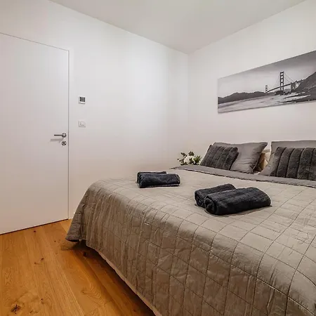 Zwirn Centre Apt,free Parking Business&pleasure Apartment *