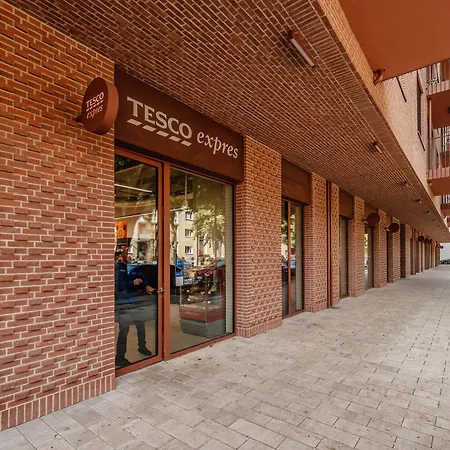 Zwirn Centre Apt,free Parking Business&pleasure Apartment