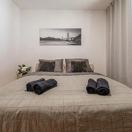 Apartment Zwirn Centre Apt, 2 Parking Space, Business&pleasure Bratislava